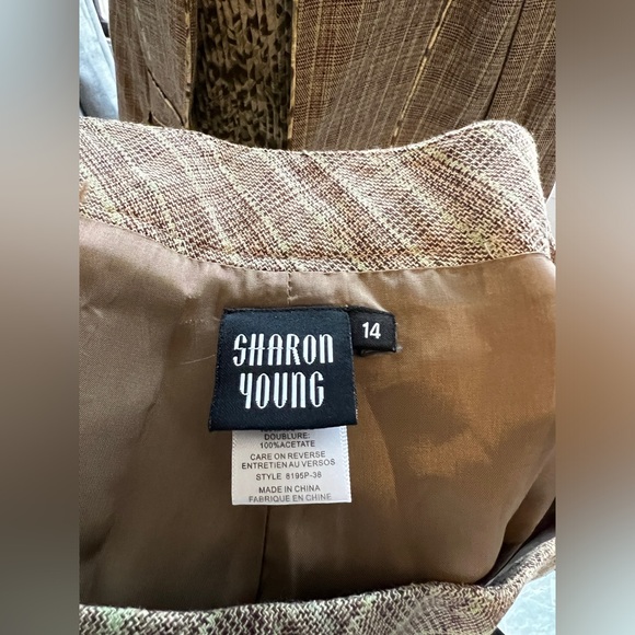 Pant suite brown and green and beige. - Picture 9 of 10